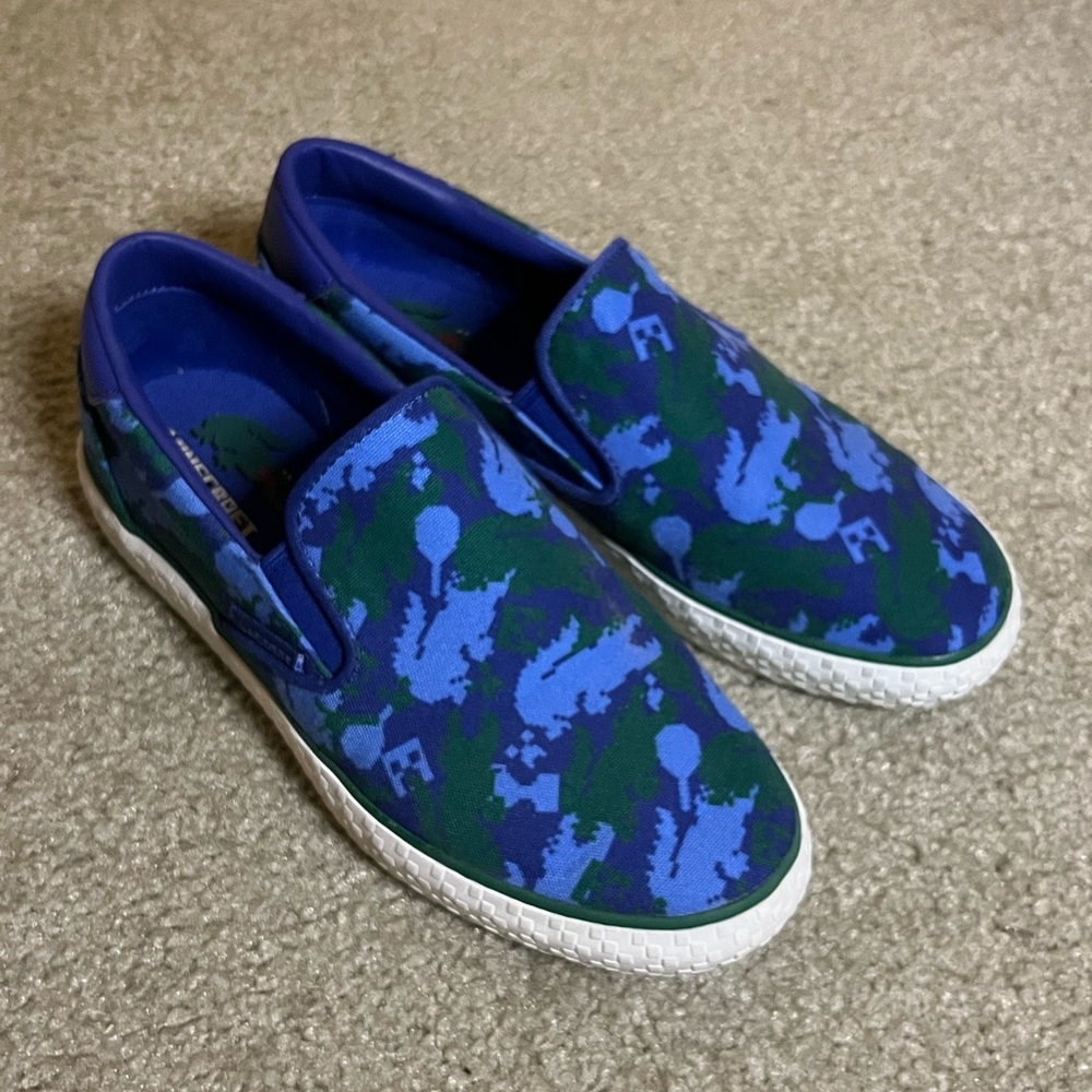 Lacoste jump serve slip ons